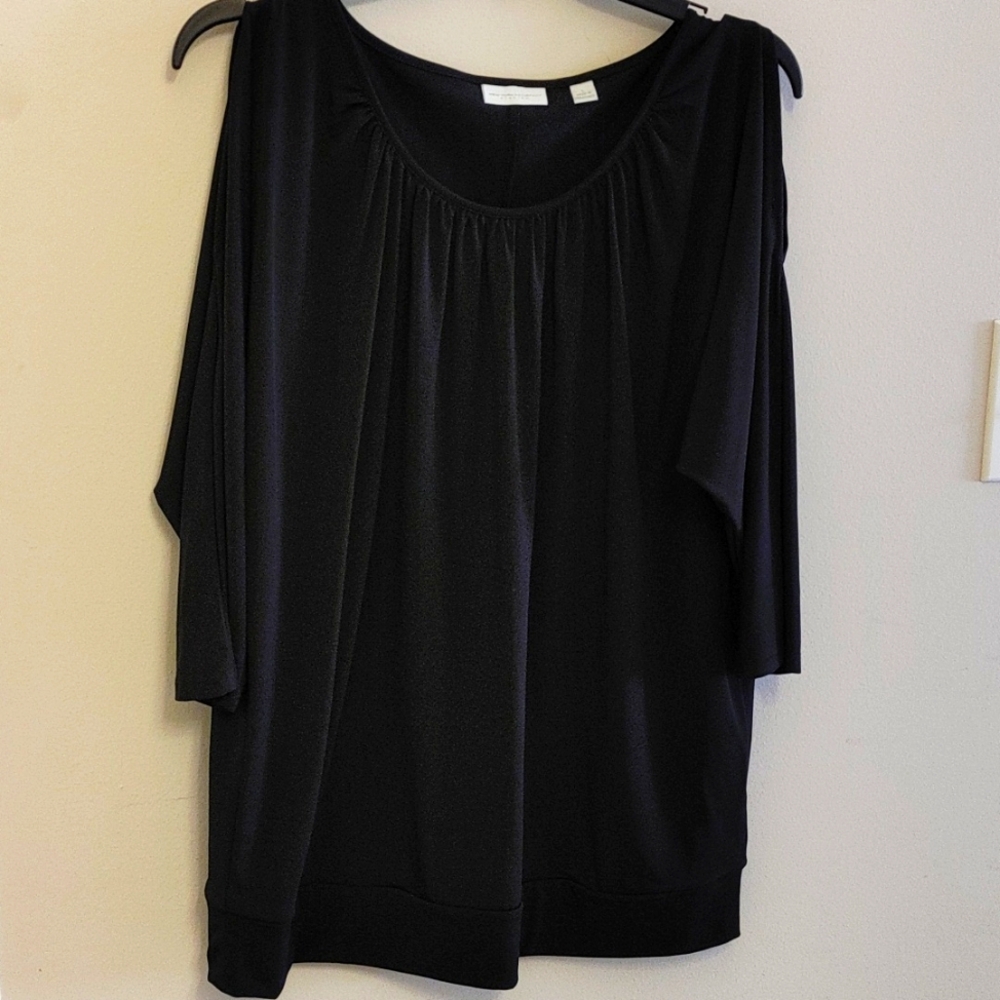 New York & Company top w/ slit details on the sleeves